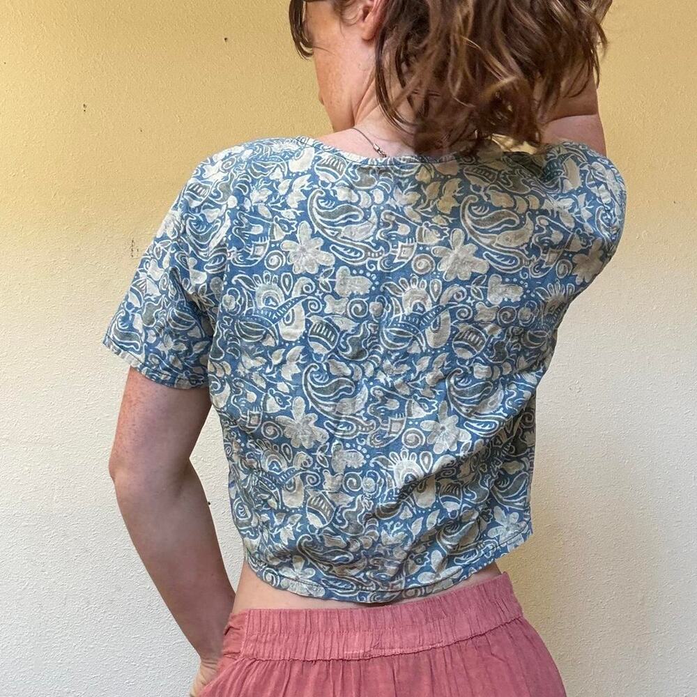 Batik pattern cropped button up - Picture 4 of 7